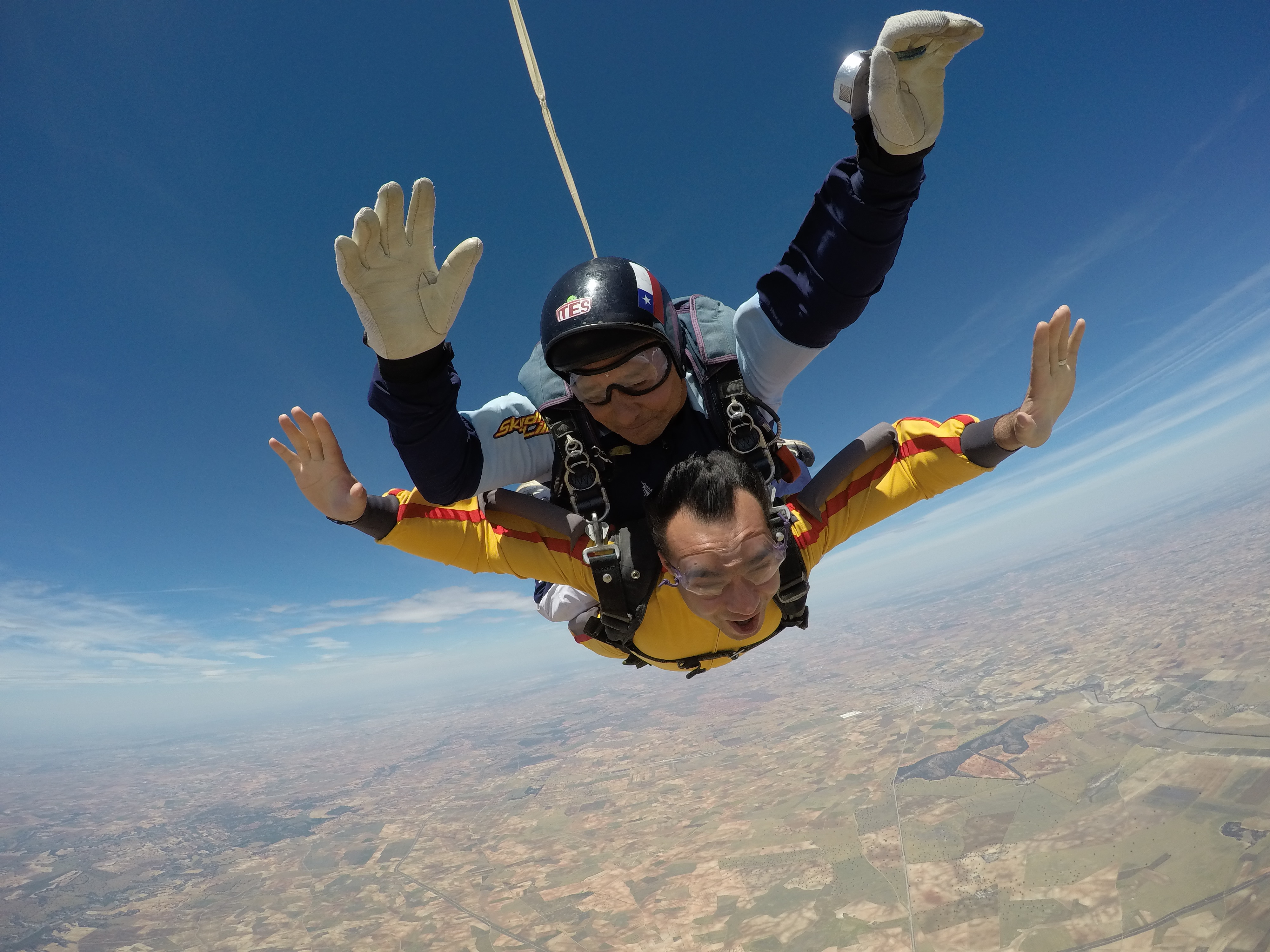 Skydiving Madrid. Tandem jump, your first time skydiving.